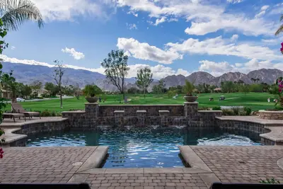 Image de Belle maison Pga ouest avec piscine et vue imprenable sur la montagne