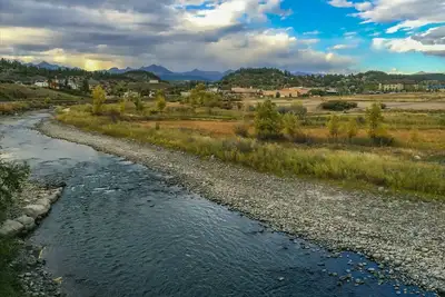 Image de Incroyable maison de ville à droite sur la rivière San Juan, grandes vues, près de la ville, A / C centrale