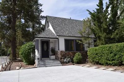 Super Cute Eagle Point Cottage Idéalement situé, proche de tout! !