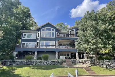 Image de Maison de 6 chambres au bord du lac à Porta Cima! Vue sur le canal principal avec de l'eau calme