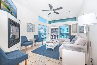 Image de Condo à trois niveaux avec vue sur l'océan - Côté droit