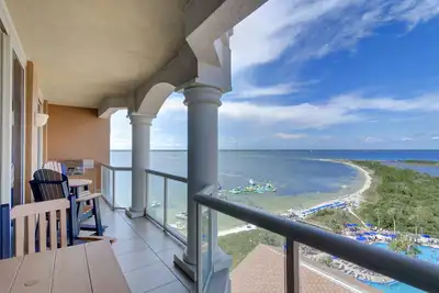 Image de \"Spoiled Rotten\" - 7 à 65 \"téléviseurs avec Ps3 - Chaises de plage et parasol - Renovat