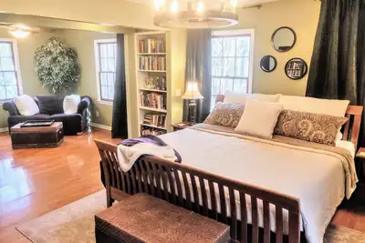 Image de Étendez-vous et détendez-vous! Milton boisé home luxe apt 1900 pc w \/ 2 suites exécutives