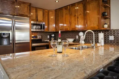 Image de Condo de luxe, entièrement rénové. Wifi gratuit