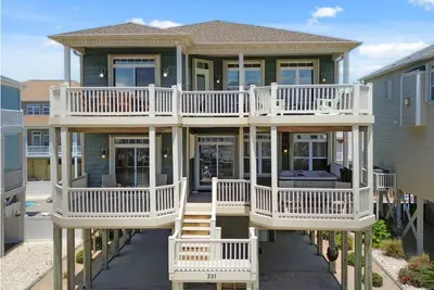 Image de Vue sur l'océan, ascenseur, piscine privée, bain à remous, barbecue à gaz, proche de l'accès à la plage