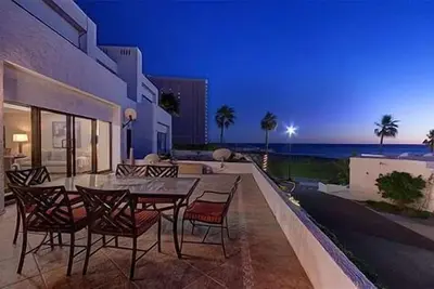 Image de Villa de 2 chambres joliment aménagée, immense patio avec vue sur l'océan, sécurité 24\/7!