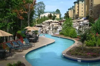 Image de Riverstone - Unité de coin 2br avec vue rivière / montagne / feu d'artifice, piscine intérieure, Ps4, Spa