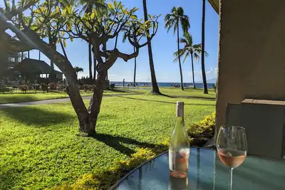 Image de 2 chambres rénovées avec vue sur l'océan - à quelques pas de la piscine et de l'océan