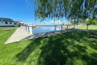 Image de Accueil du lac Ontario avec quai de 32 mètres Safe Harbor Watertown \/ Sackets