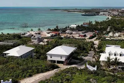 Image de Six chambres \/ trois salles de bain avec vue sur la mer d'Abaco et l'océan Atlantique