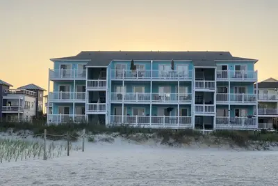 Image de Quatre vents, Carolina Beach Oceanfront Condo, North End