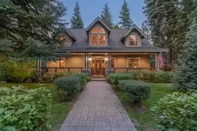 Image de Parfait pour une escapade en couple ou en groupe. Cette grande maison de luxe ne vous décevra pas