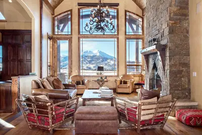 Image de Vue imprenable depuis cette maison de 5 chambres sur 8 acres, pour 12 personnes