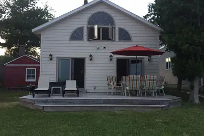 Image de Cozy Lake Front Cottage sur le magnifique All Sports Lake Mitchell Ă Cadillac, Mi