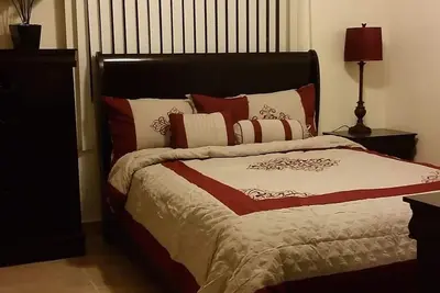 Image de Le meilleur rapport qualité \/ luxe 2 bd condo près de la plage!