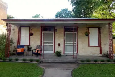 Image de Le meilleur des deux mondes. . . la maison historique au coeur du centre-ville de San Antonio! !