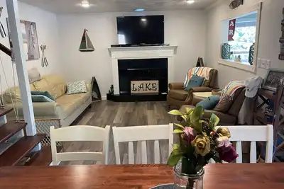 Image de Fun Lake Home in a quiet cove close to great restaurants, bars and shopping.