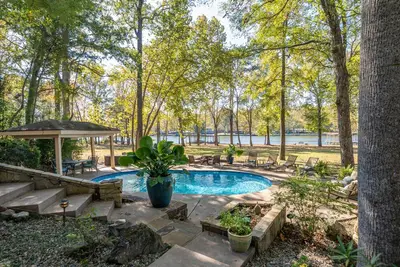 Image de Maison de vacances familiale Lake Hamilton, récemment rénovée, quai de bateau et piscine