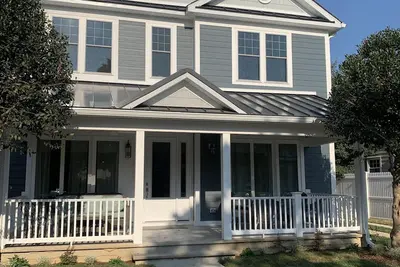 Image de Nouveau 2019 6Bed / 6 1 / 2Bath House 3 1/2 blocs de la plage - ven au ven locations