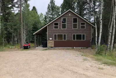 Image de ⭐20 min Parc Yellowstone à côté des sentiers de traîneau / Vtt Hot Tub Nouveau plancher chauffant Grill