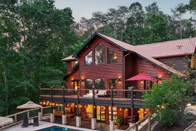 Image de ~ Southern Hospitality Lodge, 5 King Br! ! Queen Bunk Rm, Luxury, Game Rm, Firepit
