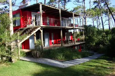 Image de Unique et sophistiqué! ! Container Design Lofts - 2 pâtés de maisons de la plage!
