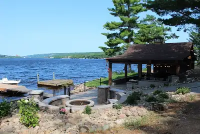Image de Kemp's Rentals-Loft Rental -Sauna-à côté de Portage Lake-Beach-Fire Pit & Pavilion