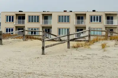 Image de Des vues spectaculaires de ce condo en bord de mer