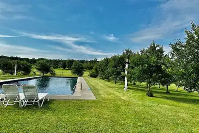 Image de Propriété de campagne avec une maison avec lits superposés, piscine olympique chauffée et 2 cuisines complètes