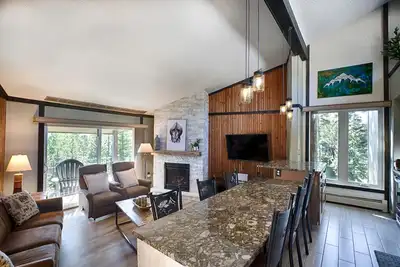 Image de 2 Br Mise à jour Condo-Mountain View! Excellent emplacement, vues et rapport qualité / prix!