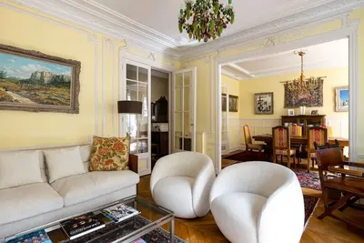 Capuchon De Hemmingway, Marche Des Jardins Du Luxembourg, Grand 2 Lits, Luxe W / Ac