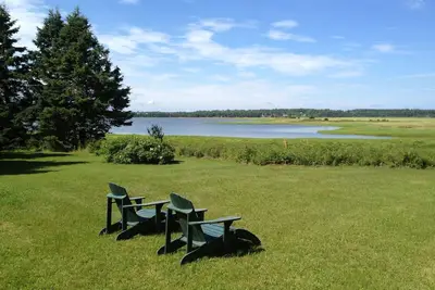 Beach House à Durell Point