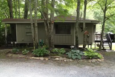 Image de Chalet confortable! ! avec HotTub et récemment rénové