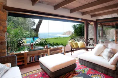 Maison pieds dans l'eau en Toscane avec grand jardin et vue imprenable