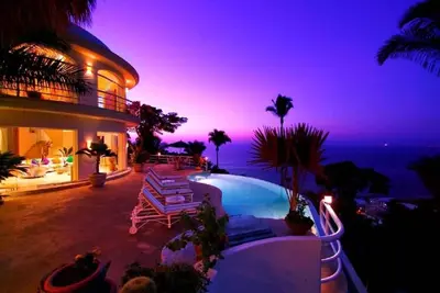 Image de Villa De Luxe 5 ÉTOILES 7200 PI² Avec Emplacement Premier Pour Plage Et Remorquage