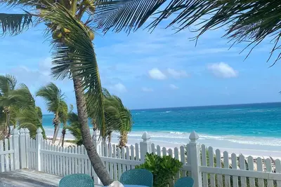 Image de Kelly Krest, Front De Plage Avec Une Vue Imprenable Sur La Magnifique Plage De Sable Rose