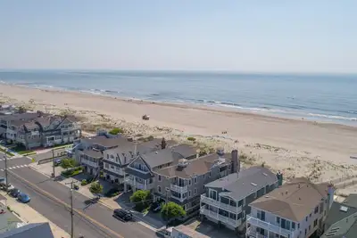 Image de Oceanfront 5br magnifique, 4 salles de bain, vue panoramique sur l'océan!
