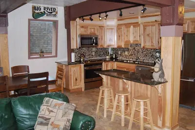 Image de Luxe récemment rénové 3br w \/ Hot Tub sur notre terrasse, piscine d'été, vélo au lac Tahoe