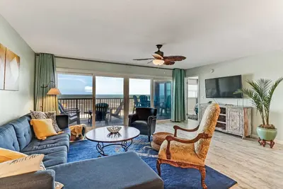 Image de Haut-de-chaussée, condo récemment rénové avec Awesome View, piscine, tennis, quai de pêche