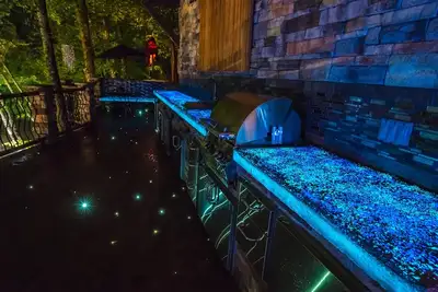 Image de Location de luxe au bord de la rivière - 1 mile de la promenade principale - Grande cuisine extérieure donnant sur la rivière