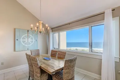 Image de Condo Oceanfront à Amelia Island qui peut accueillir 6! Belles vues!
