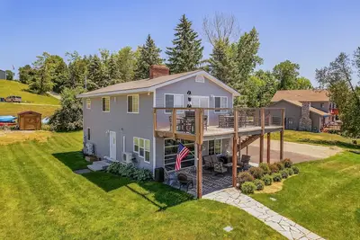 Image de Retraite de Sarah avec maison d’hôtes optionnelle sur tous les lacs sportifs de Traverse City