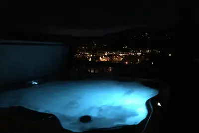 Image de Ski-in / Out, Awesome View, Promenade en ville, 5br Accueil 4 O'Clock Rd Ouvert 12-26 Jan!