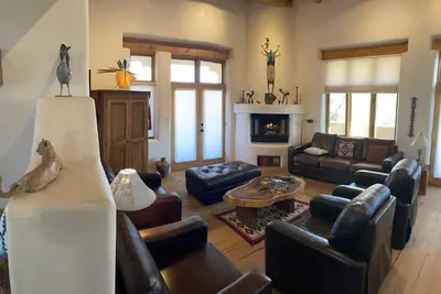 Image de \"Incroyable! \" 5 ÉTOILES Adobe Home, District Historique, Facile À Pied De Plaza & Canyon Rd.