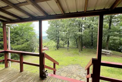 Image de Vues sur la montagne Ozark! Cabine isolée pour la détente et les animaux domestiques!