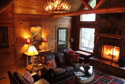Image de Incroyable Log Cabin sur l'eau!