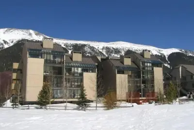 Image de Condo classé 5 étoiles: 2 minutes à pied de Super Bee Lift, tarifs bas!