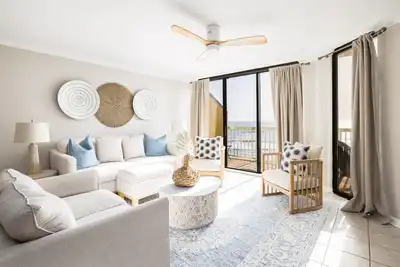 Image de «Paradise Peak» ~ 3 chambres et peut accueillir jusqu'à 8 ~ 2 piscines ~ Pier & Ocean Views!