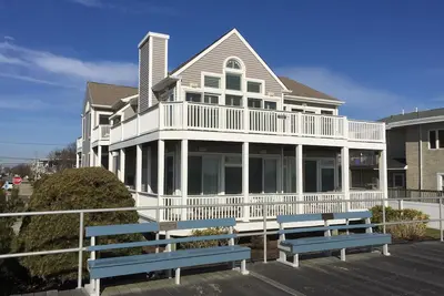 Image de 1ère Maison Sur Boardwalk! ; CÔTE D'Or; Beachfront; Paradis Familial; Wifi
