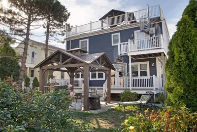 Image de Rénové Oceanside Multi famille et grand groupe de location. 15 couchages dans des lits.